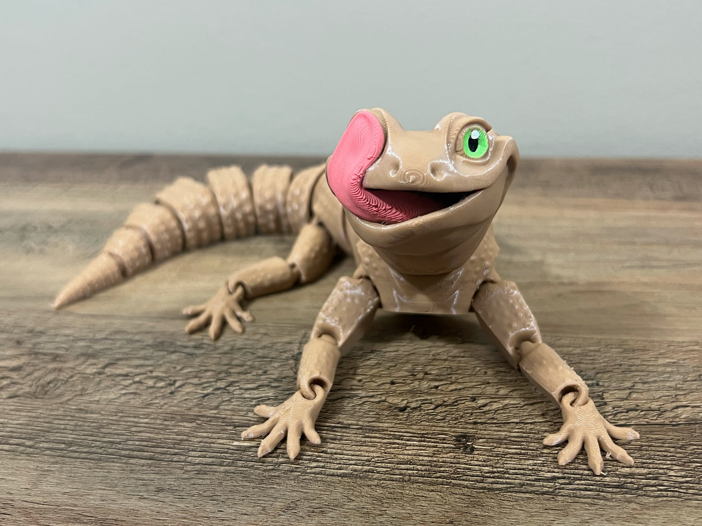 Articulated Eye Licking Gecko - Slandis Creations LLC